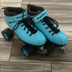 Ridell dart roller skates